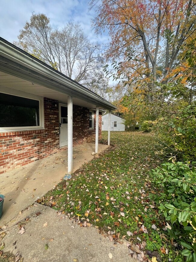 Building Photo - Available Now - 2 bedroom ranch
