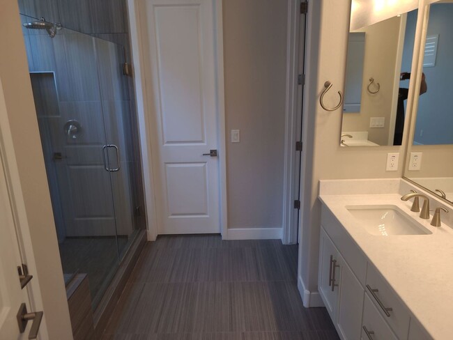 Building Photo - Pristine Luxury Rental: Stunning 4-Bed, 2....