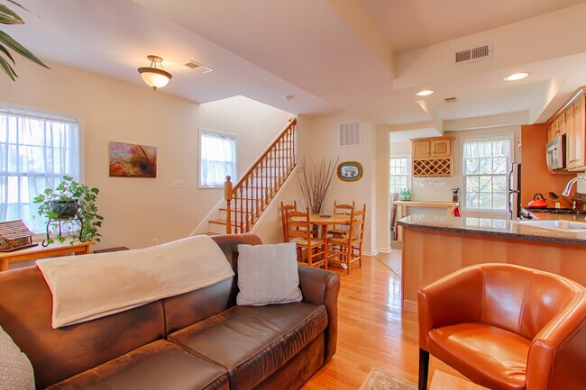 Building Photo - 16 Mendham Ave