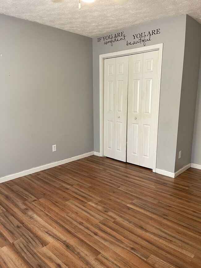 Building Photo - Ranch on full basement