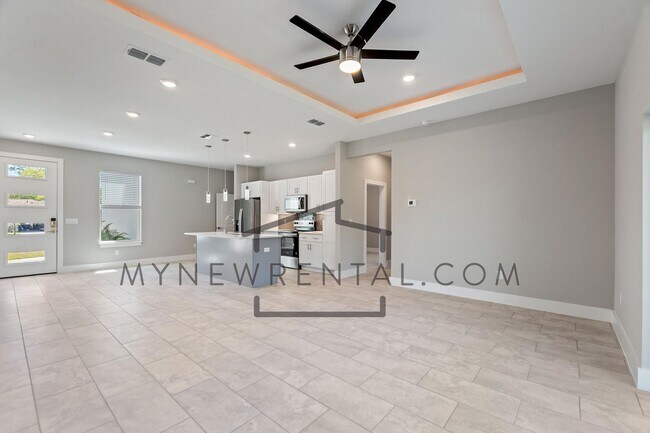 Building Photo - Deposit-Free! Get $1,000 OFF your first mo...