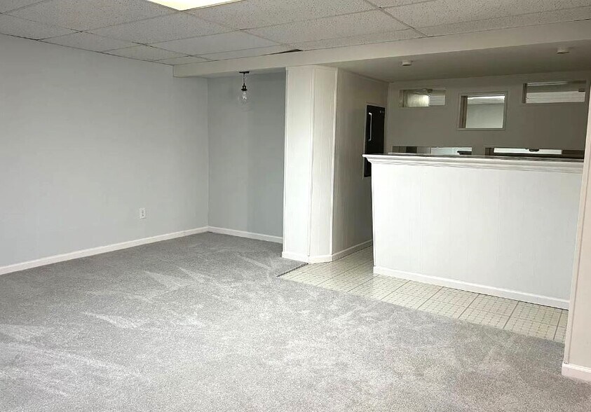 Building Photo - 821 W Rosewood Dr