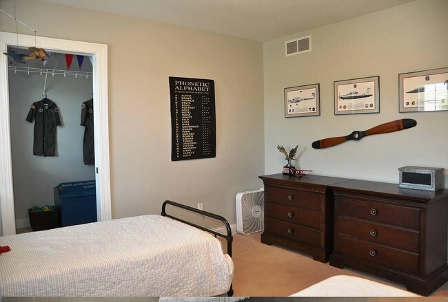 Building Photo - 4627 Sunburst Dr