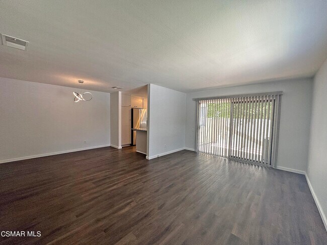Building Photo - 499 Serento Cir