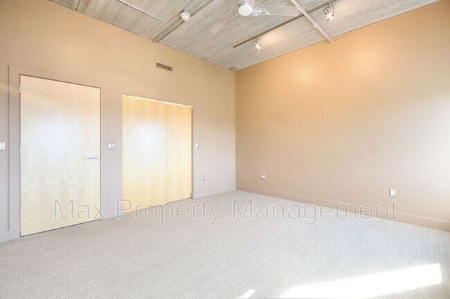 Building Photo - 309 E 5th St