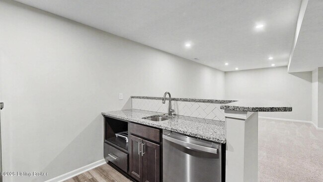Building Photo - 15802 Stonehouse Ct