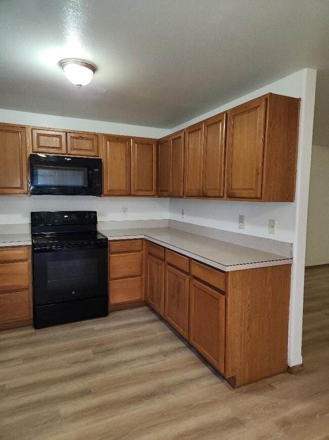 Building Photo - 3 Bdrm/2 Bath Single Level