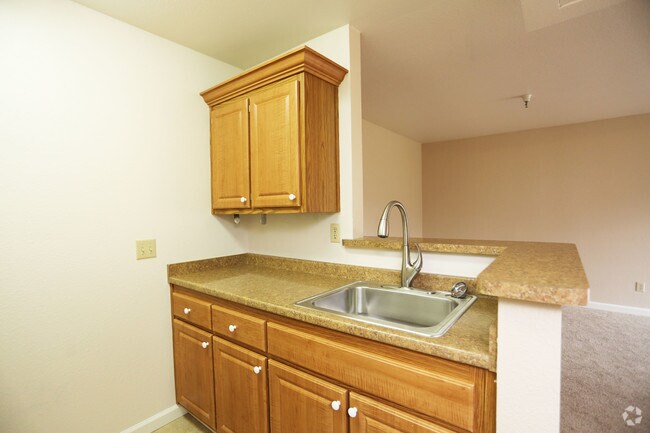 Sierra Regency Senior Living Roseville, CA Apartment