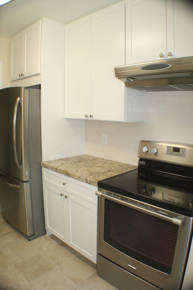 Building Photo - Stunning, large 1 bedroom at Woodlake