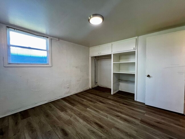 Building Photo - 706 S 5th Ave