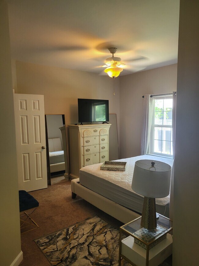 Building Photo - 407 S Elgin Ct