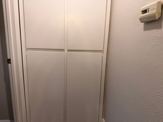 Building Photo - 5417 E Knoll Dr