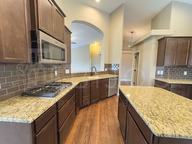 Building Photo - Large Well-Maintained Peyton Home