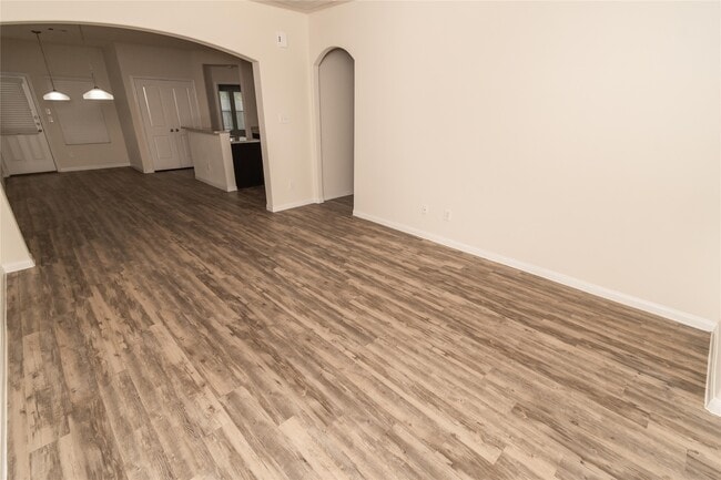 Building Photo - 9603 Schouten Dr