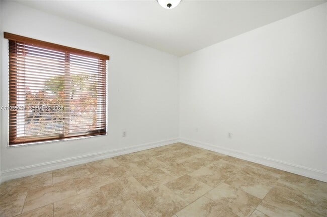 Building Photo - 561 SW 87th Ct