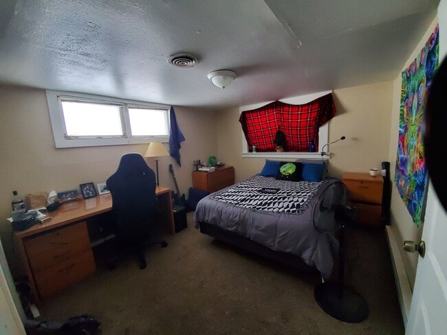 Building Photo - Aug 1st 2026/2027 Pre-leasing Close to 1.5 Blks to CSU & Old Town