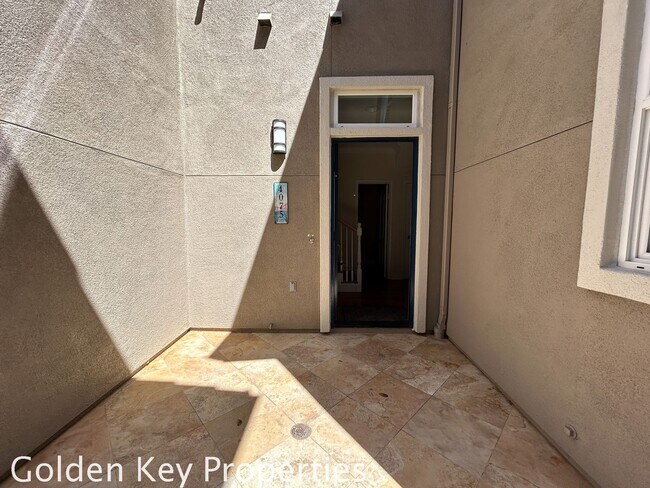 Building Photo - Beautiful Tri-Level Condo in The Bluffs at Carlsbad with Lagoon Views!!