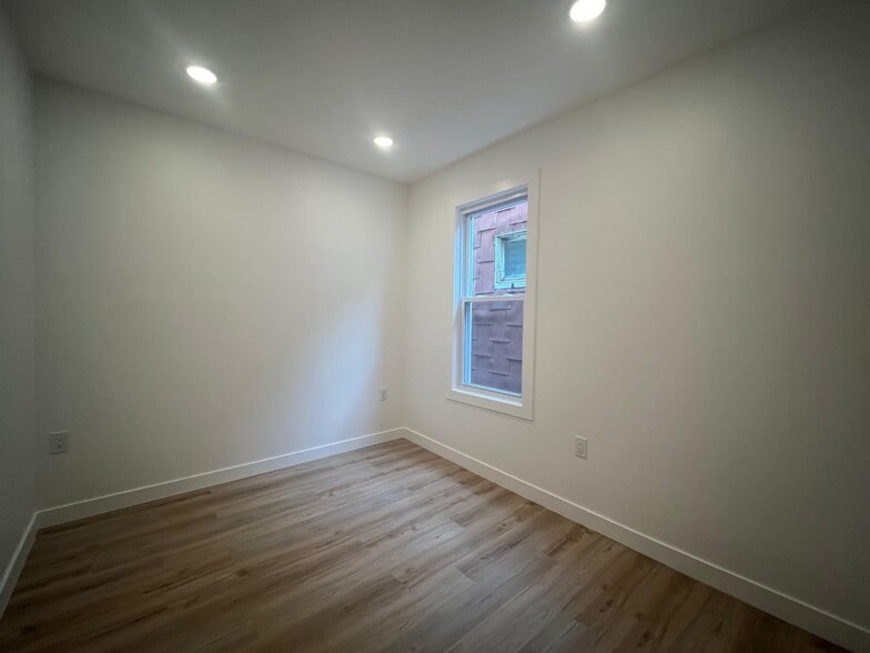 Building Photo - 13 Bartholdi Ave