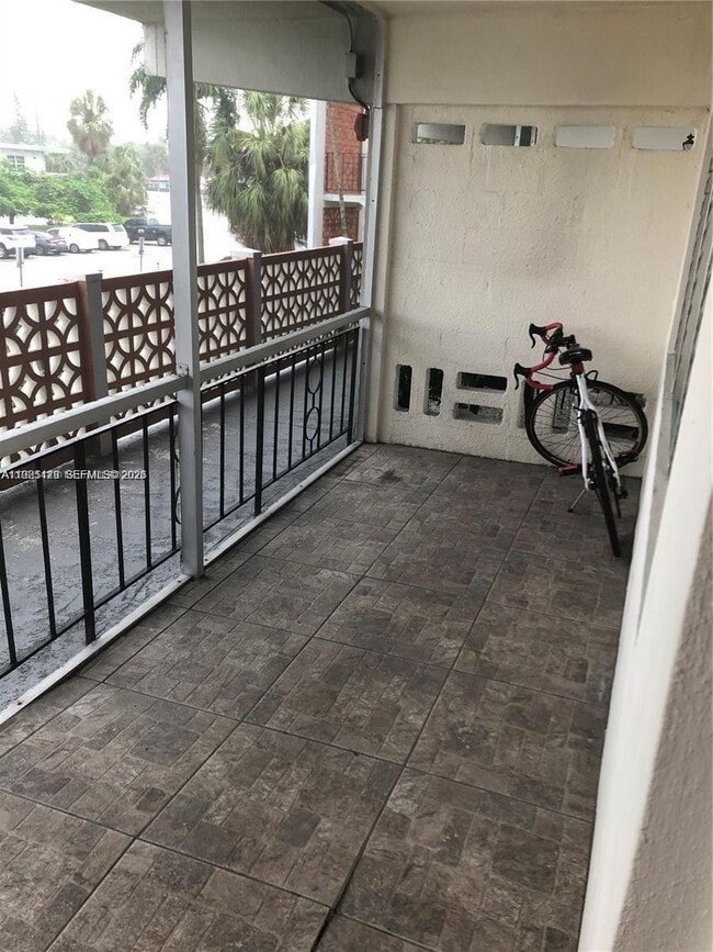 Building Photo - 1450 NE 170th St