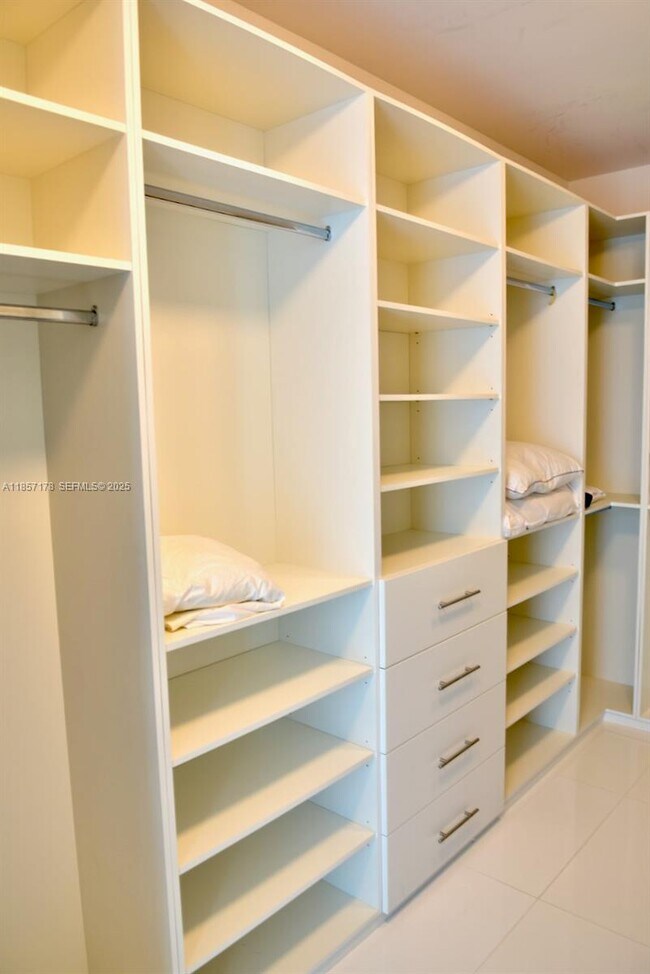 Building Photo - 17475 Collins Ave