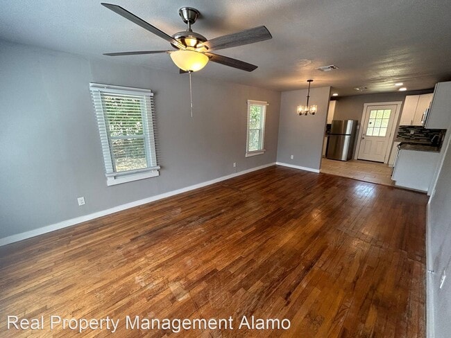 Building Photo - 3 br, 1 bath House - 1907 Burnet Street