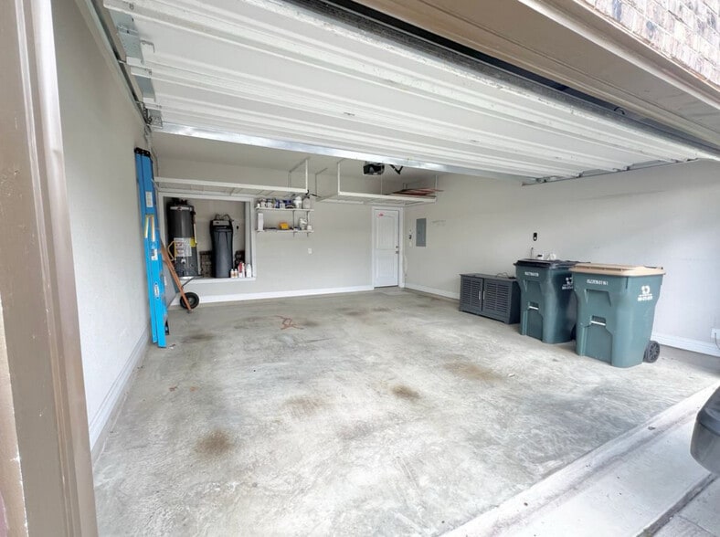 Building Photo - 456 Betony Loop