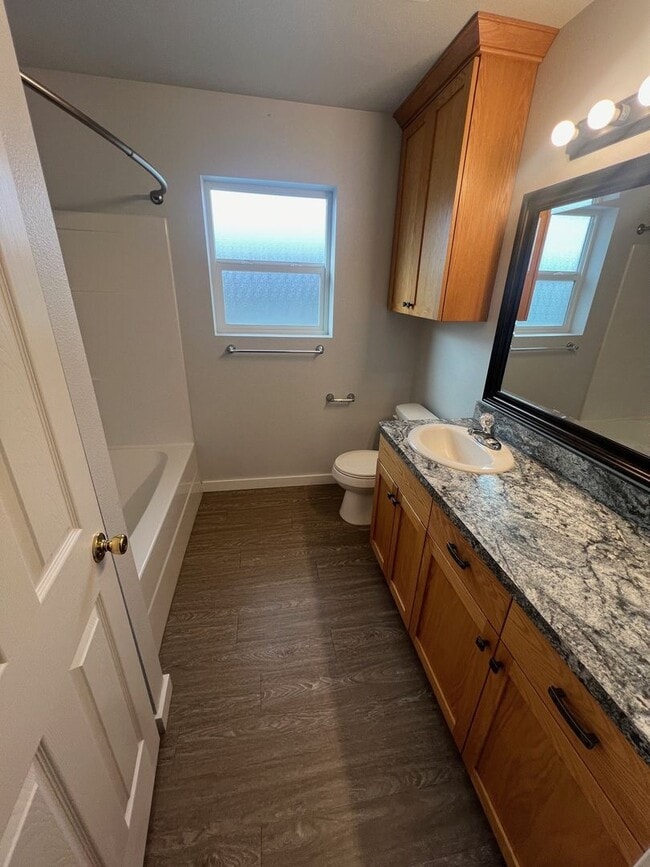 Building Photo - land03