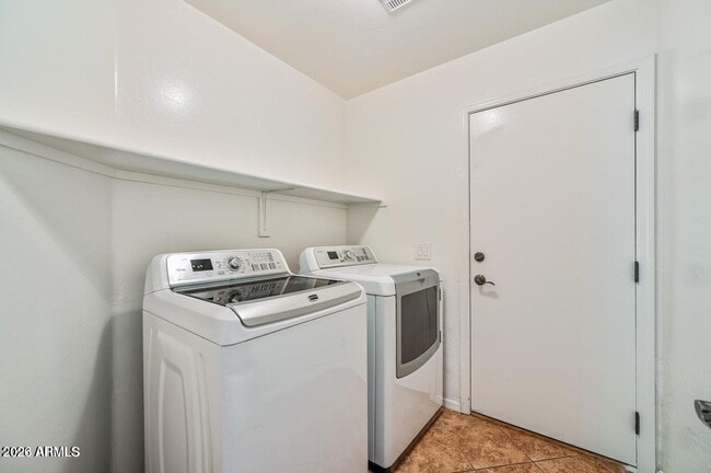 Building Photo - 7809 S 20th Ln