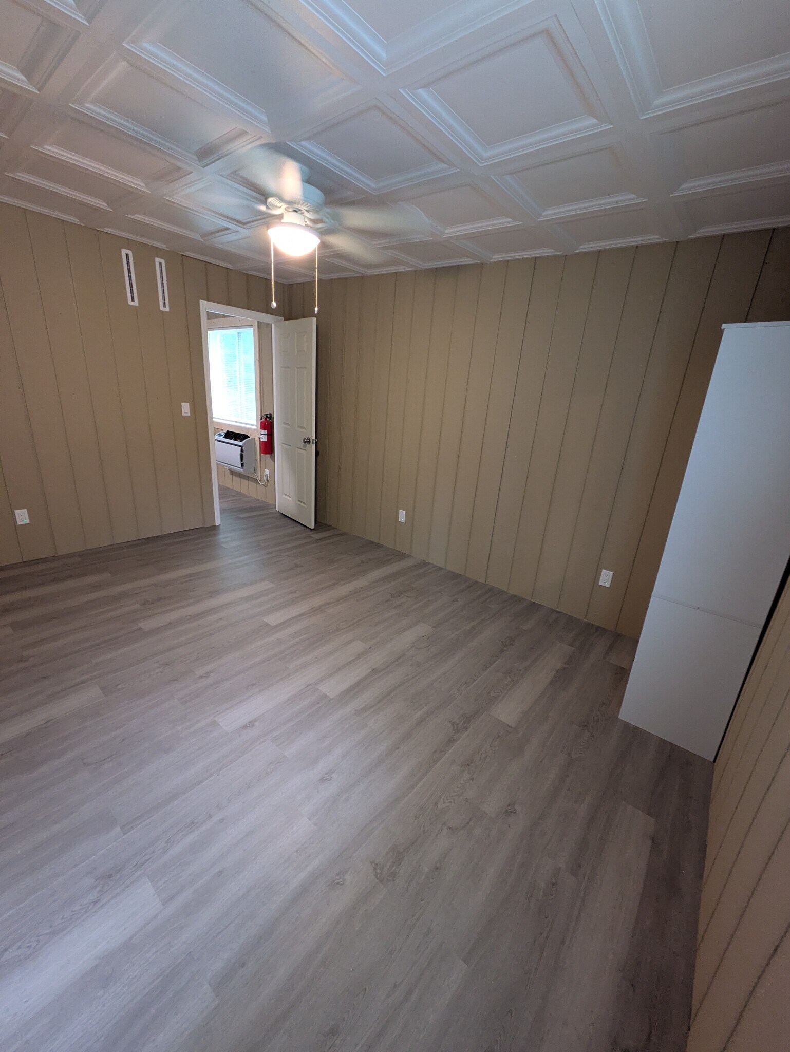 Building Photo - 861 Pinewood Dr