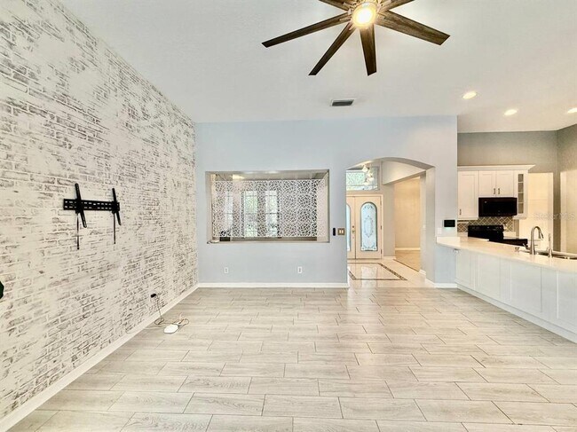 Building Photo - 4301 River Close Blvd