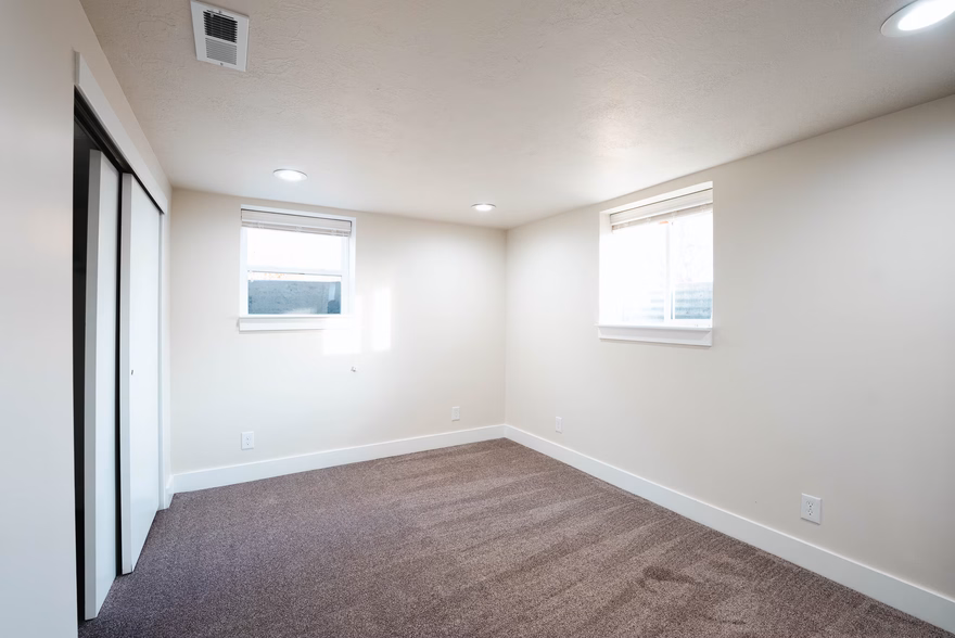 APT B - 259 E Herbert Ave