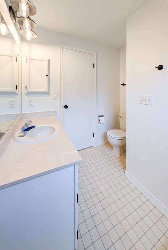 Building Photo - 115 E Jonathan Rd