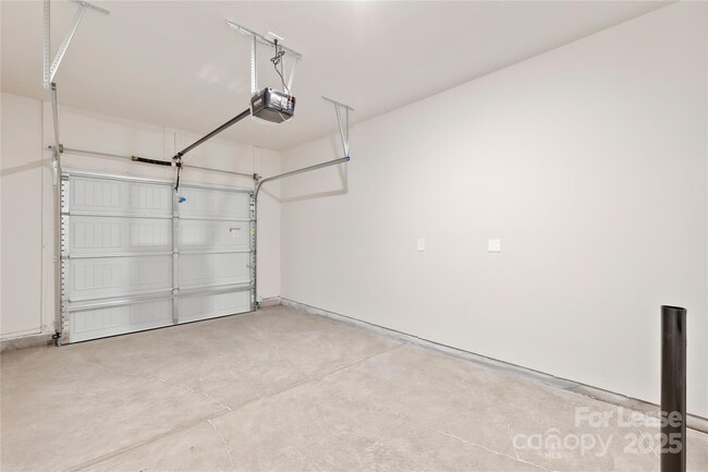 Building Photo - 4337 Smt Wds Dr