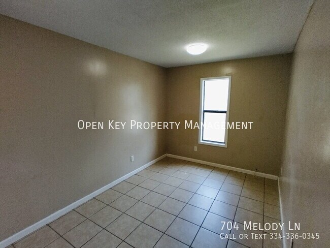 Building Photo - 704 Melody Ln