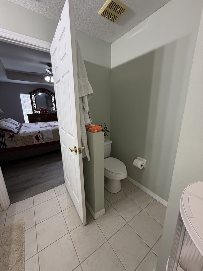 Building Photo - 4542 SW Savona Blvd