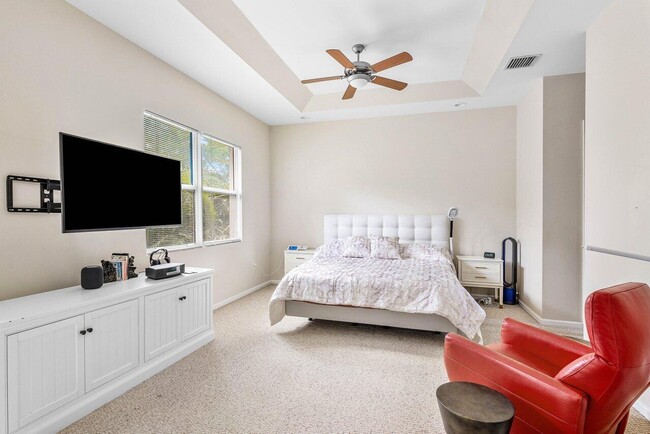 Building Photo - 1875 Highland Grove Dr