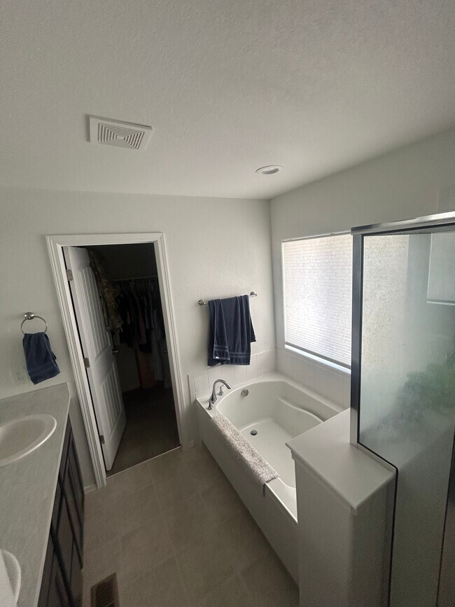 Building Photo - 3731 Vineyard Cir