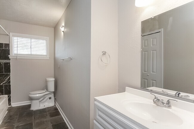 Building Photo - 2505 Texas Ave