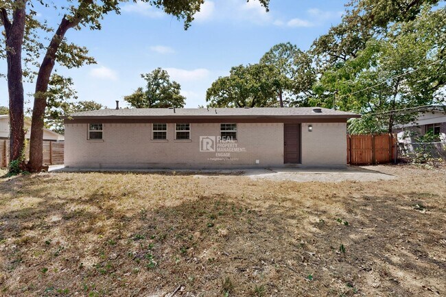 Building Photo - 1809 W Sanford St