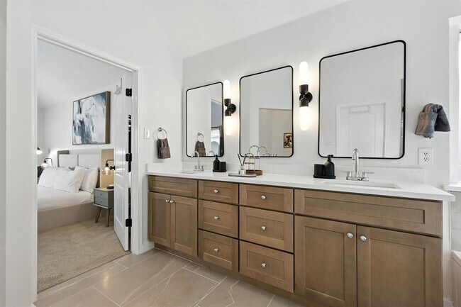 Building Photo - 11911 Rocky Point Dr