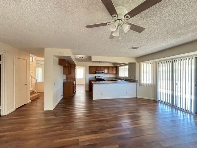 Building Photo - West Lancaster Home