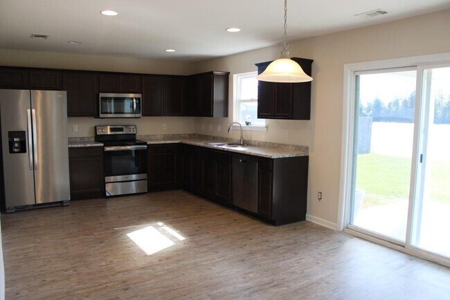 Building Photo - 119 Roswell Dr W