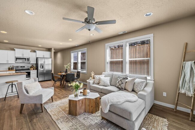 Building Photo - Brand New Stunning 3 Bed/2.5 Bath Townhouse-Old Farm District