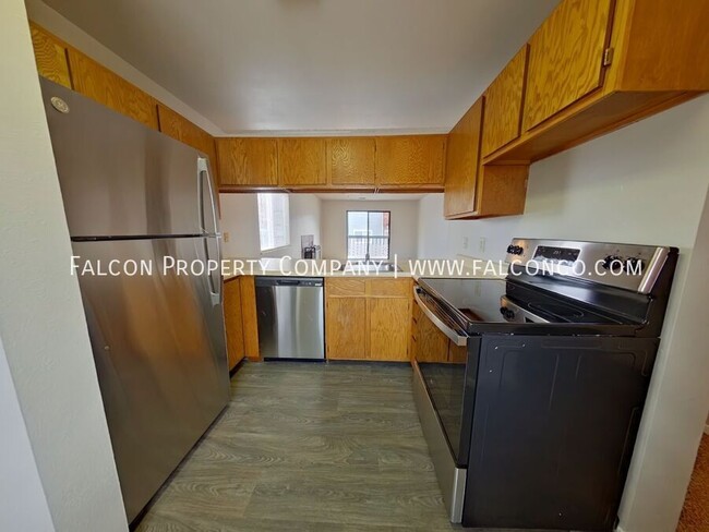 Building Photo - Newly Renovated Westside Apartment! - Avai...