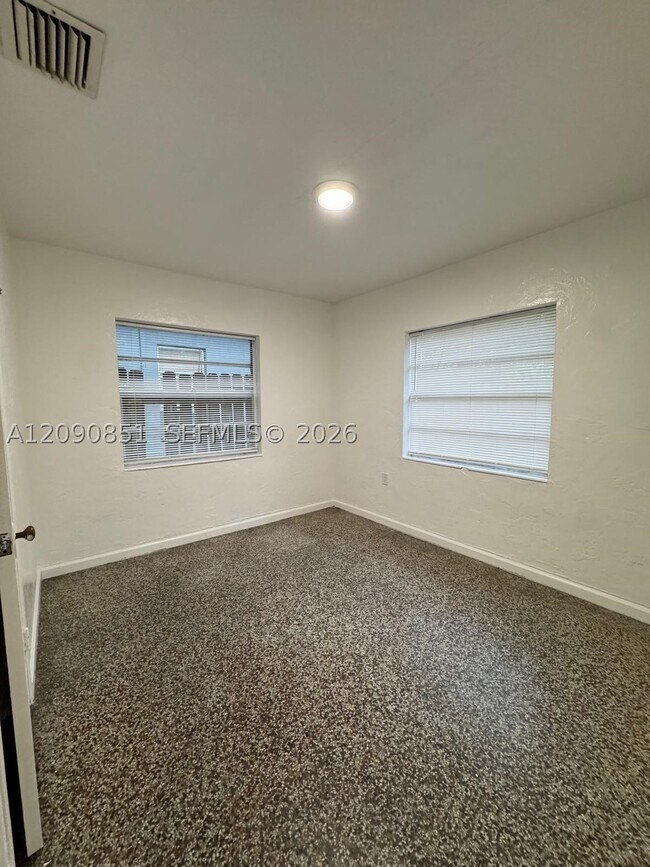 Building Photo - 1416 SW 27th St