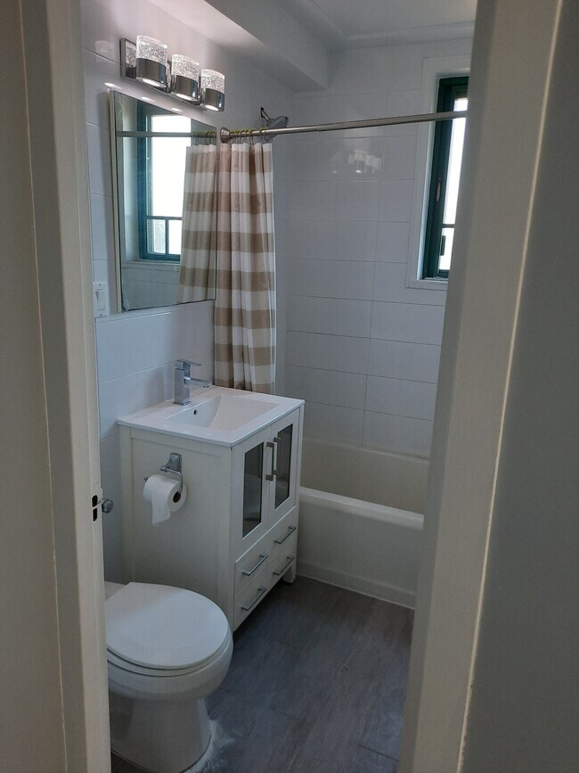 Bathroom - 1970 E Tremont Ave