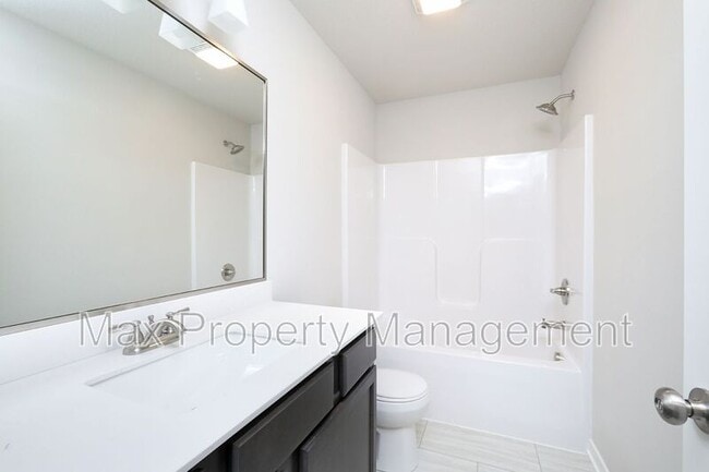 Building Photo - 211 NE Whitetail Dr