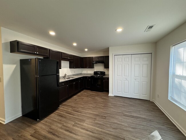 Building Photo - 406 Chestnut St