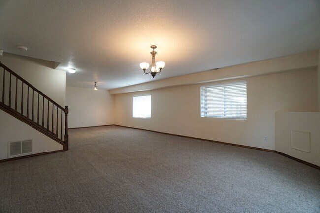 Building Photo - 4244 Round Hill Dr