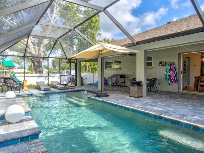 Building Photo - 5884 Milton Ave